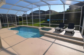 Backyard Pool Haven - 4 Bdm Villa with Pool Spa villa